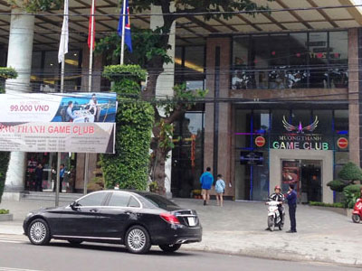 Có tiền, được vào casino?