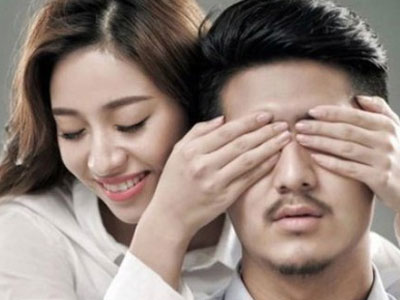 Đồng nghiệp xinh đẹp đòi hiến dâng đời con gái dù biết tôi có vợ