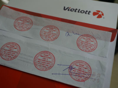Người trúng độc đắc Vietlott được trả thưởng bí mật ra sao?