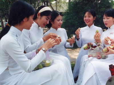 Nữ sinh TP.HCM phải mặc áo dài tối thiểu 2 buổi/tuần