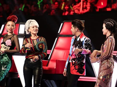 Tập đầu The Voice bị "mổ xẻ" từ thí sinh tới trang phục HLV