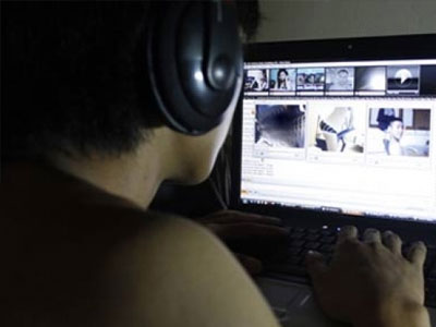 Bắt lập trình viên truyền bá văn hóa phẩm đồi trụy