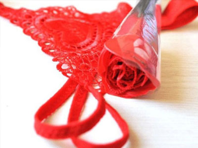 Cô gái bối rối khi người yêu tặng "quần nhỏ" dịp Valentine