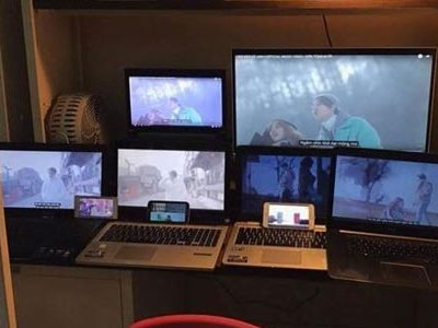 Loạt ảnh hài hước khi Sky cày view cho MV "Nơi này có anh"