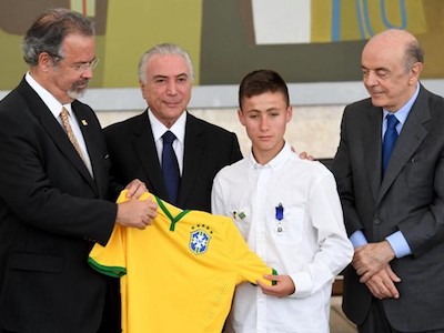 Người hùng cứu mạng cầu thủ Chapecoense được thưởng lớn