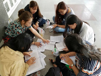 Tranh cãi việc SV ĐH Luật bị đình chỉ học vì dùng sách photo