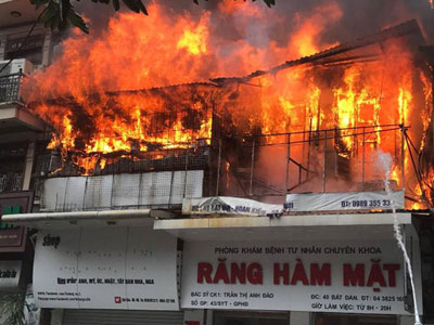 Cháy lớn ở phố cổ Hà Nội, một người tử vong