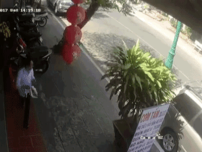 Clip: Xe bồn mất lái đâm vào nhà hàng ở Vũng Tàu
