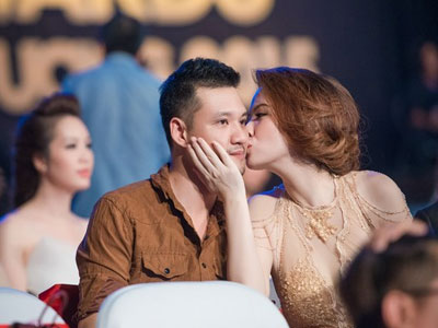 Đan Lê: Yêu một người đã cũ hay kẻ khờ mộng mơ?