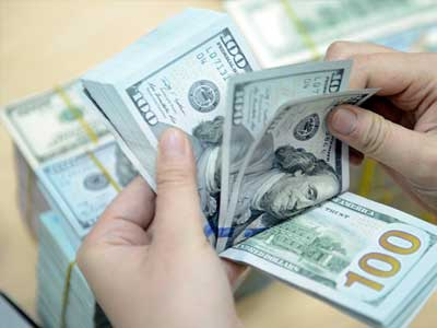 Giá đôla ngân hàng tăng mạnh, đắt bằng "chợ đen"