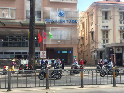 Người phụ nữ bán nước bị đâm gục giữa trung tâm Sài Gòn