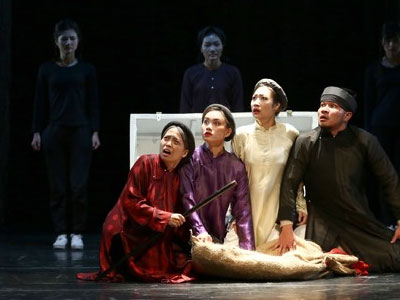 NSND Lê Khanh "sốc nặng" khi xem vở diễn đầu tay của đạo diễn Trần Lực