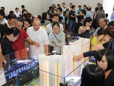 Lo siết dòng vốn, nhà đất ồ ạt tháo hàng