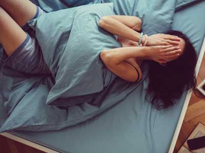 "Valentine đi với vợ nên quên em luôn sao?"