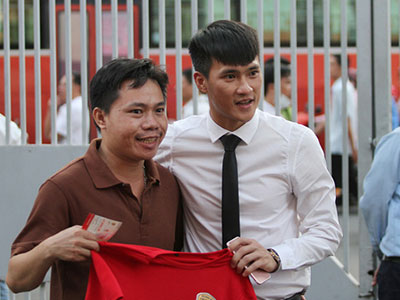 Vì sao Công Vinh thoát án phạt dù “láo” với giám sát trọng tài?