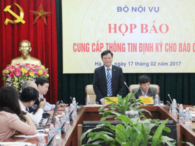Bộ Nội vụ thông tin chính thức về việc “cả họ làm quan” ở 9 địa phương
