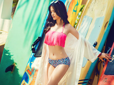 Đông Nhi khiến fan "choáng" vì mặc áo tắm quay MV