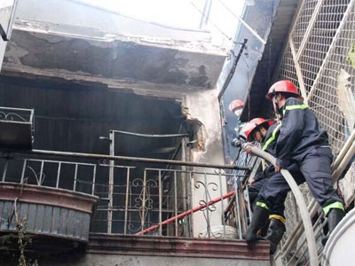 Nghi mâu thuẫn gia đình, một người tự đốt nhà ở Sài Gòn