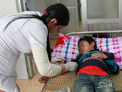Vụ 8 người chết: Phụ nữ, trẻ em không uống rượu cũng ngộ độc