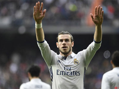 Bale che mờ Ronaldo, Real vững ngôi đầu