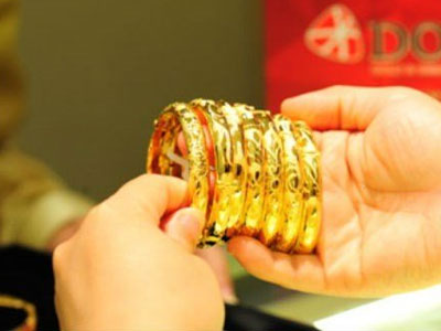 Giá vàng hôm nay 20/2: Thời bất ổn, giữ chặt túi tiền