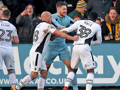Giật thẻ đỏ của trọng tài, em trai sao Premier League đối mặt với án phạt nặng