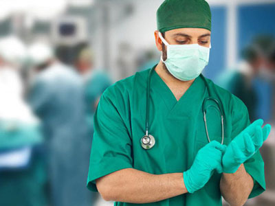 Lý do thực sự ít người biết đằng sau bộ đồng phục màu xanh của bác sĩ phẫu thuật