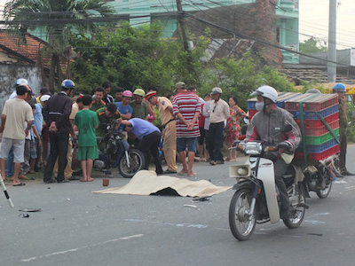 Tông chết cán bộ kiểm lâm, lái xe tải bỏ chạy