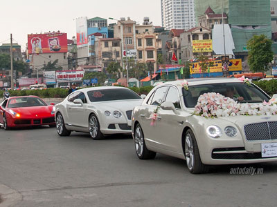 Đám cưới toàn siêu xe và xe sang tại Hà Nội