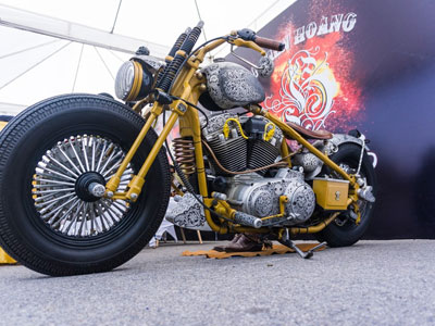 Dân chơi Hà thành độ hoa văn cho xế khủng Harley