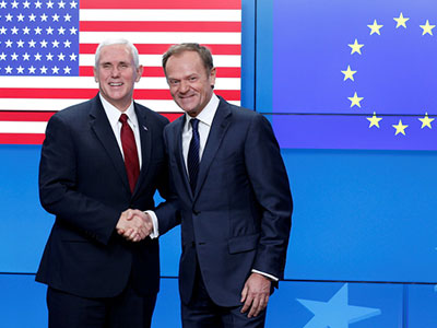 EU treo nhầm cờ Mỹ khi đón Phó Tổng thống Pence
