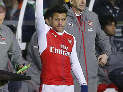 Fan Arsenal nổi giận vì Wenger đưa Sanchez vào sân đá với đội nghiệp dư