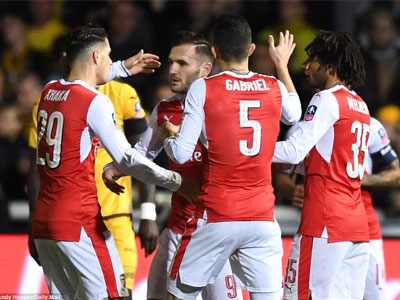 Sutton 0-2 Arsenal: Walcott cán mốc lịch sử, 'Pháo thủ' vất vả vượt qua đội kém... 105 bậc