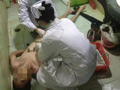 Ba mẹ con nguy kịch sau khi tắm và lời cảnh báo từ thói quen sử dụng bình nóng lạnh