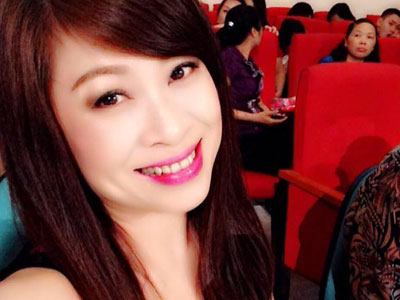 Bà mẹ U50 trẻ đẹp như thiếu nữ 18, hát hay ở Lào Cai gây "sốt mạng"