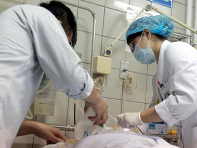 Chưa xác định được nguyên nhân khiến 20 học sinh cùng một xã suy thận, 2 em tử vong