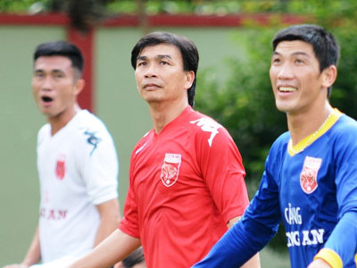 CLB Long An đưa anh trai Tài Em làm HLV