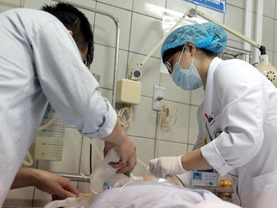 Hàng loạt học sinh trong một xã bị viêm cầu thận, 2 em tử vong