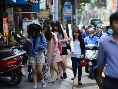 Vỉa hè quận 1 ra sao sau lời tuyên bố của lãnh đạo quận?