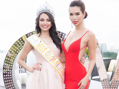 Hà Anh gợi cảm bên Hoa hậu Toàn cầu 2016