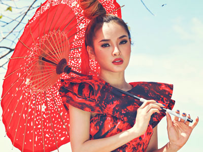 Phương Trinh Jolie khoe sắc trong trang phục Á Đông