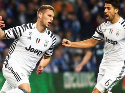 Porto 0-2 Juventus: Dự bị lập công, Juve đặt một chân vào Tứ kết Champions League