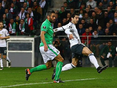 Saint Etienne 0-1 Man United (0-4): Mkhitaryan chấn thương, Bailly thẻ đỏ, M.U trả giá đắt