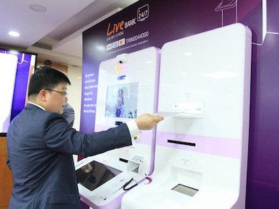Dịch vụ giao dịch ngân hàng tự động đầu tiên về Việt Nam