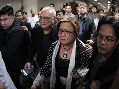 Nữ nghị sĩ chống Tổng thống Duterte bị bắt