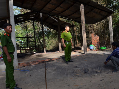 Nửa đêm phóng hoả đốt cháy 2 căn nhà vì... nhớ thù cũ