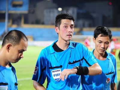 Trọng tài nội dọa bỏ, VFF không dám vời ngoại!