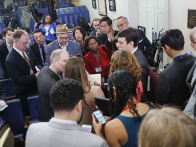 CNN, New York Times bị cấm dự họp báo Nhà Trắng