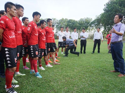 Vung "doping" tiền, Long An quyết hạ đội bóng Công Phượng