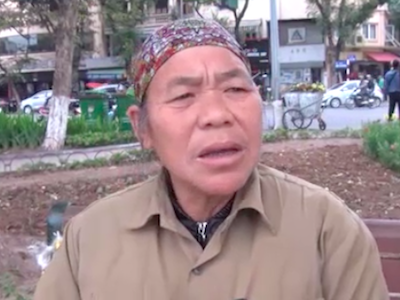 Video: Bị dọa đánh gãy chân, bà cụ nhặt rác vẫn quyết chiến với "tăm tặc"